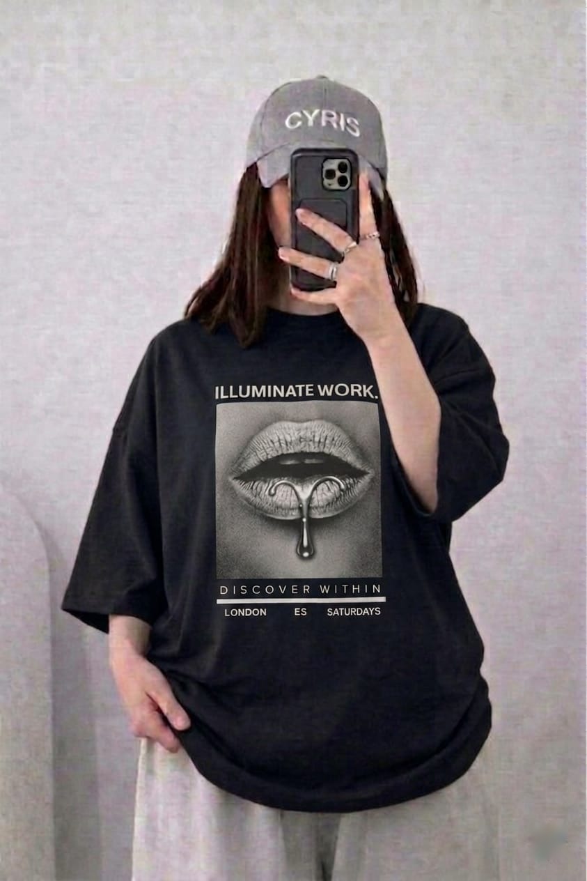 Oversized Drop Shoulder Graphic T-Shirt – Black Lips Frame Print
